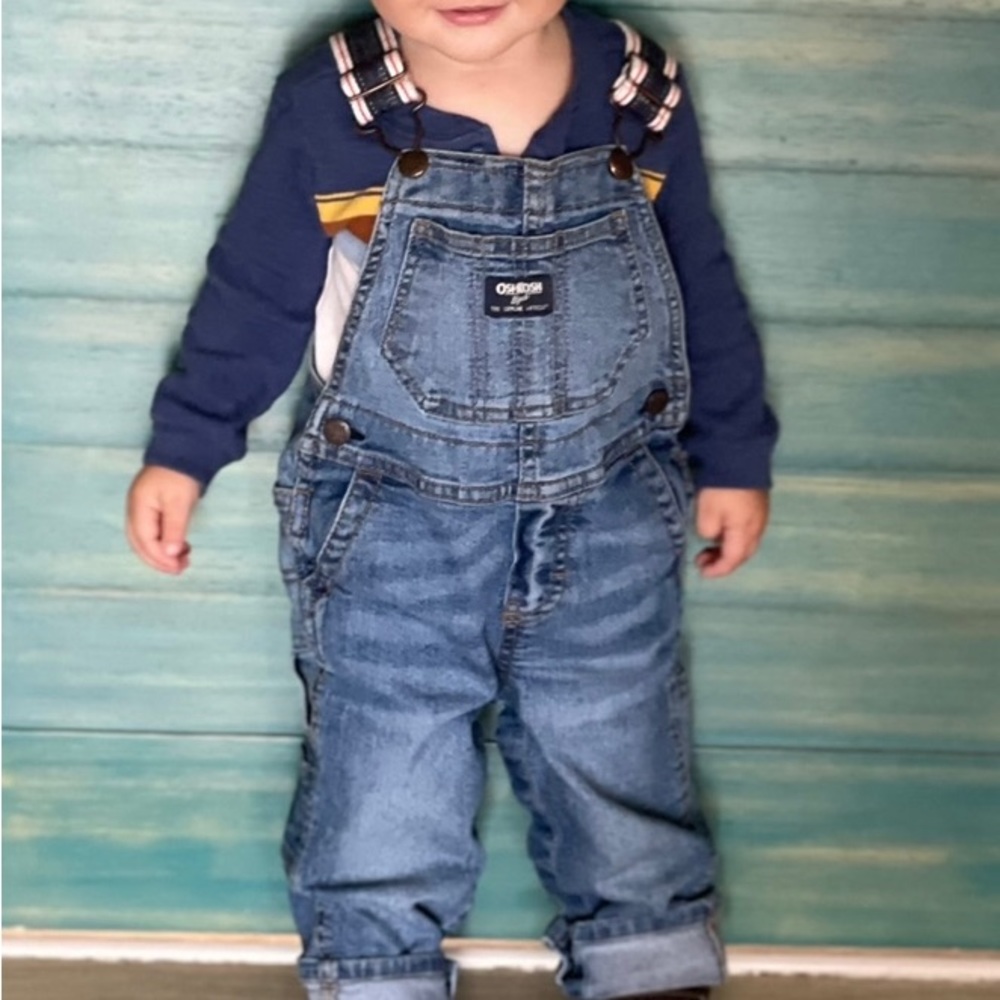 Oshkosh overalls 12-18 months. Good shape.